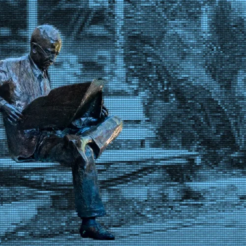 Statue of man reading at poynter institute st. petersburg